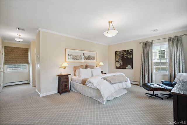 75 Oakdale Lane, East Hills, NY 11577