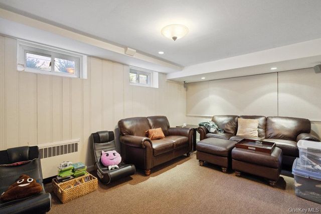 75 Oakdale Lane, East Hills, NY 11577