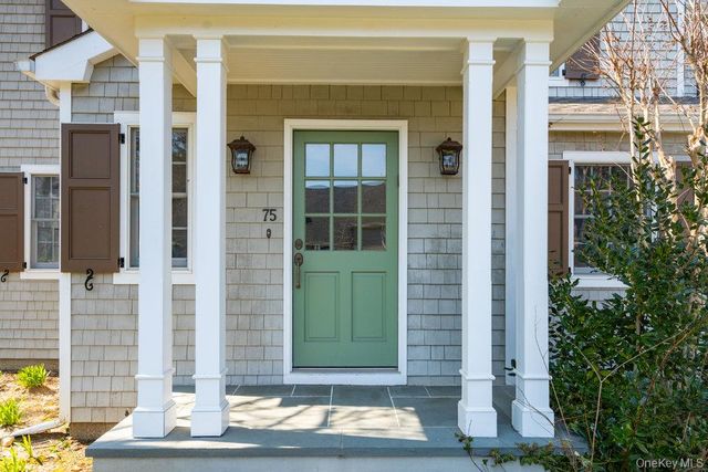 75 Oakdale Lane, East Hills, NY 11577