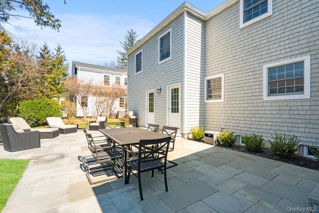 75 Oakdale Lane, East Hills, NY 11577