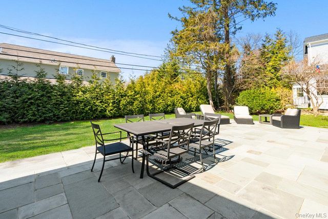 75 Oakdale Lane, East Hills, NY 11577