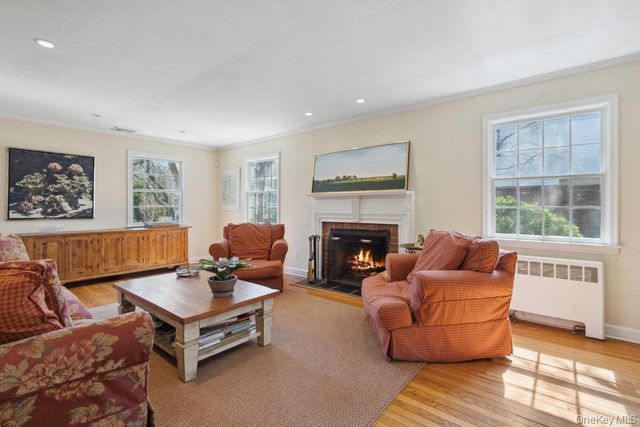 75 Oakdale Lane, East Hills, NY 11577