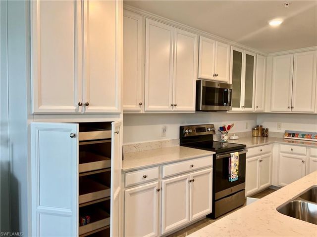 9584 Trevi CT 5223, Naples, FL 34113