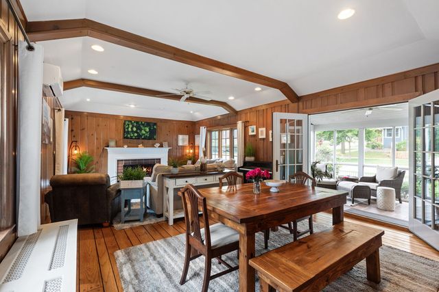 345 E Russell Street, Barrington, IL 60010