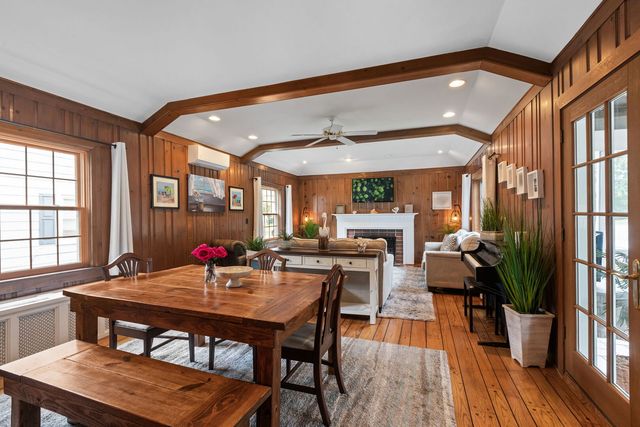 345 E Russell Street, Barrington, IL 60010