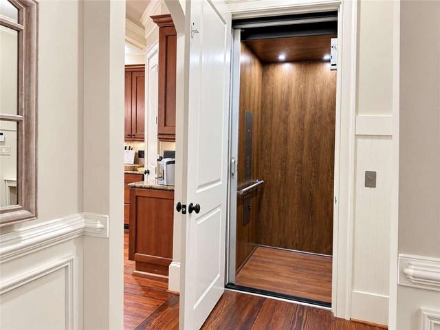 320 Wisteria Circle, Roswell, GA 30076