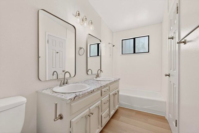 305 Moon Street NE, Albuquerque, NM 87123