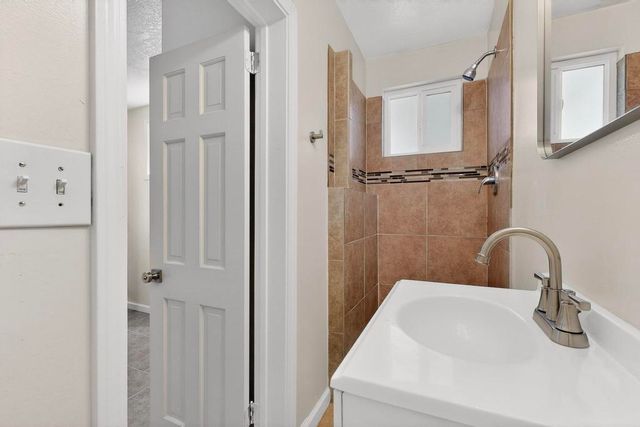 305 Moon Street NE, Albuquerque, NM 87123