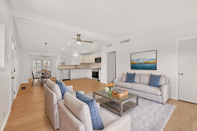 305 Moon Street NE, Albuquerque, NM 87123