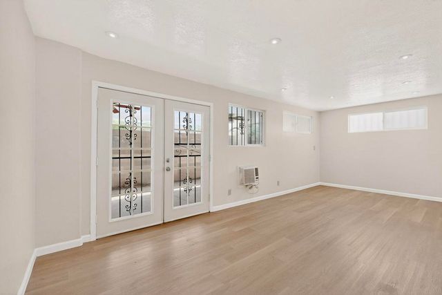 305 Moon Street NE, Albuquerque, NM 87123