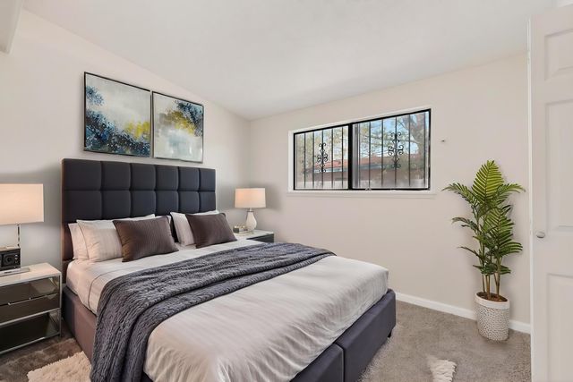 305 Moon Street NE, Albuquerque, NM 87123