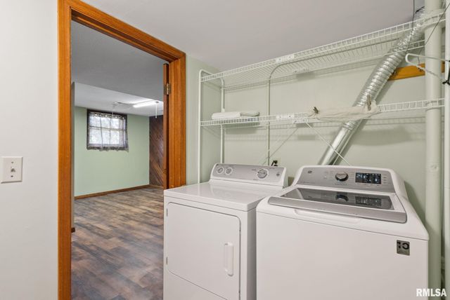 4 MANOR Court, Eldridge, IA 52748