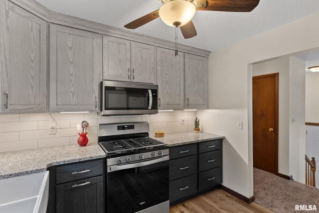 4 MANOR Court, Eldridge, IA 52748