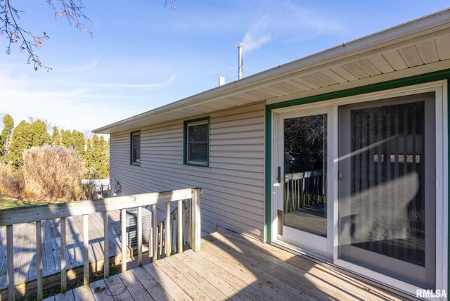 4 MANOR Court, Eldridge, IA 52748