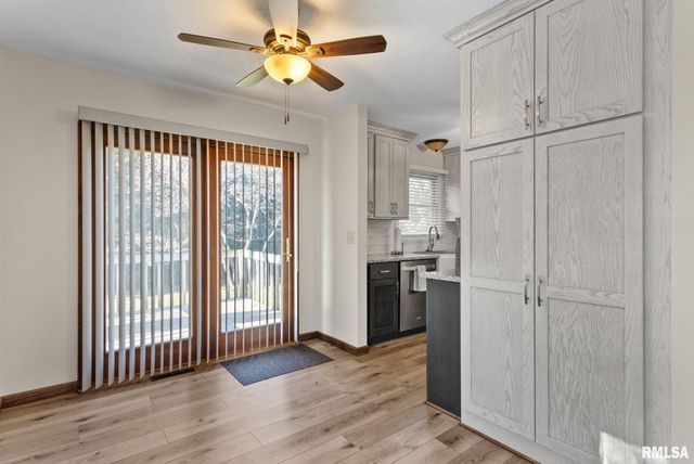 4 MANOR Court, Eldridge, IA 52748