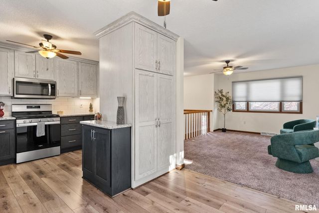 4 MANOR Court, Eldridge, IA 52748