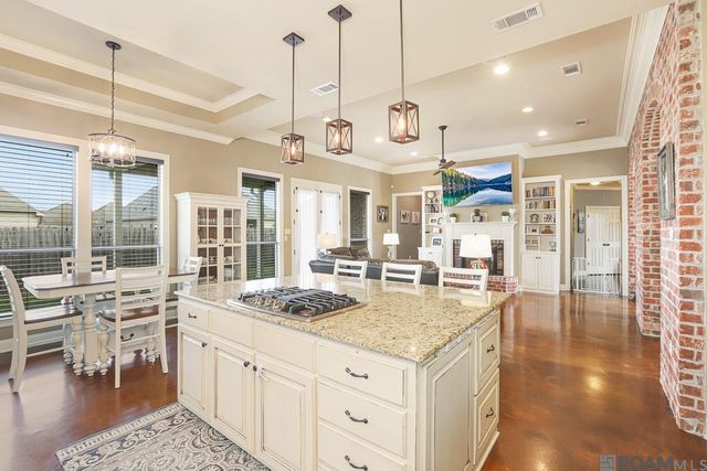 13275 Brookcrest Dr, Walker, LA 70785