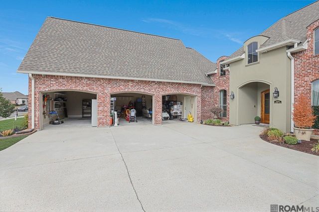 13275 Brookcrest Dr, Walker, LA 70785