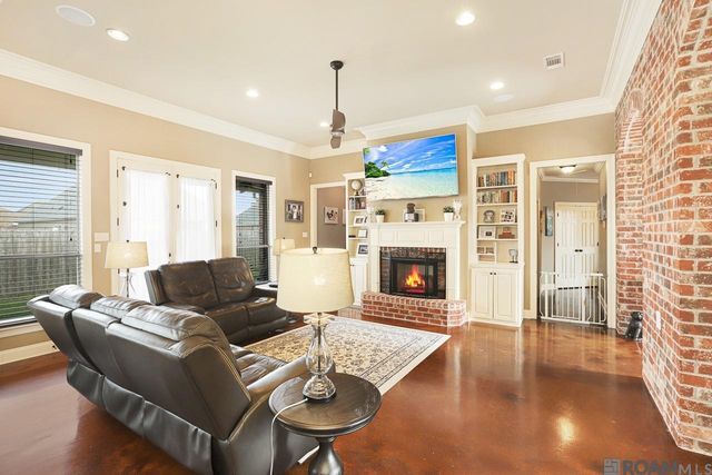 13275 Brookcrest Dr, Walker, LA 70785