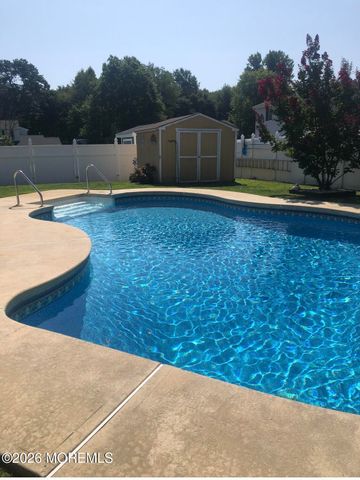 11 Quailtree Lane, Howell, NJ 07731