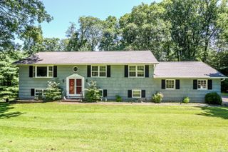 11 Chestnut Hill Drive, New Fairfield, CT 06812