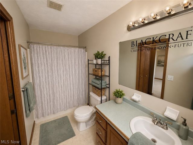 6416 Ridgeview Avenue, Austintown, OH 44515