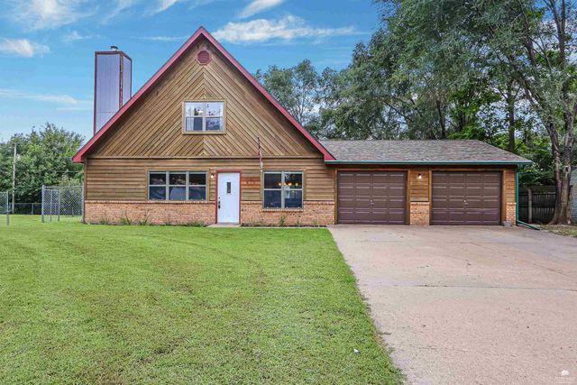813 Greenfield Cir, Manhattan, KS 66502