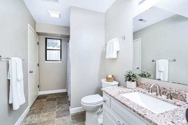 813 Greenfield Cir, Manhattan, KS 66502