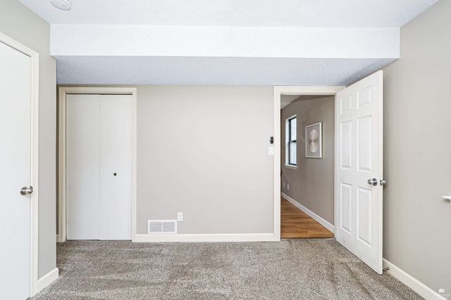 813 Greenfield Cir, Manhattan, KS 66502