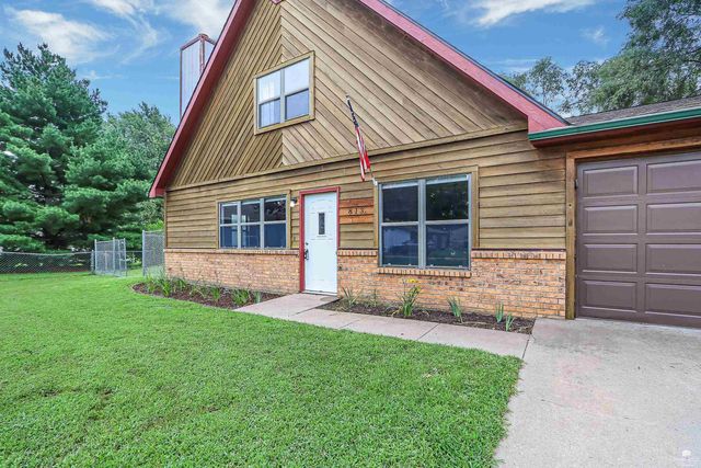 813 Greenfield Cir, Manhattan, KS 66502