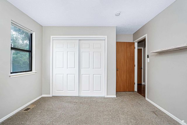 813 Greenfield Cir, Manhattan, KS 66502