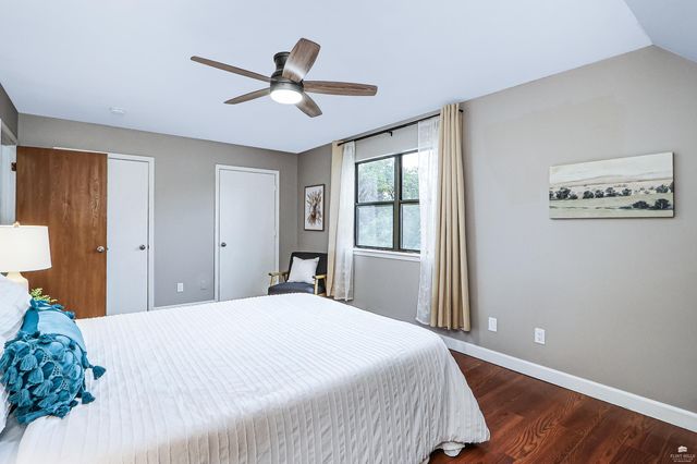 813 Greenfield Cir, Manhattan, KS 66502