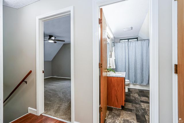 813 Greenfield Cir, Manhattan, KS 66502