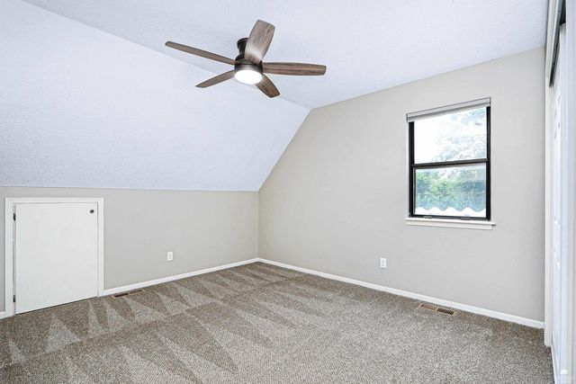 813 Greenfield Cir, Manhattan, KS 66502