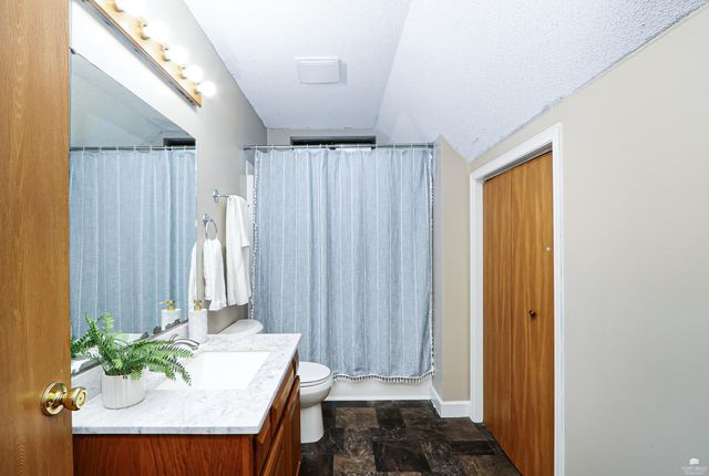 813 Greenfield Cir, Manhattan, KS 66502
