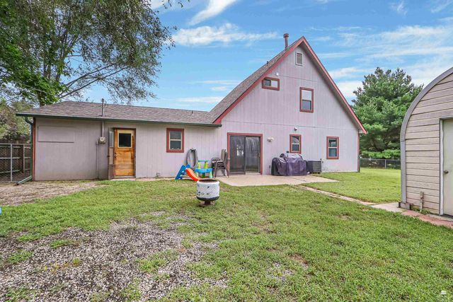 813 Greenfield Cir, Manhattan, KS 66502