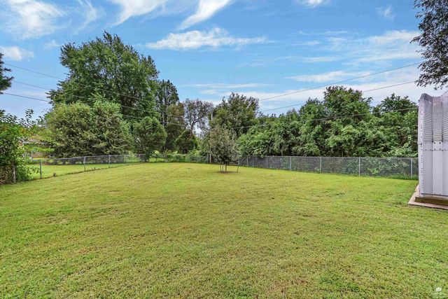 813 Greenfield Cir, Manhattan, KS 66502
