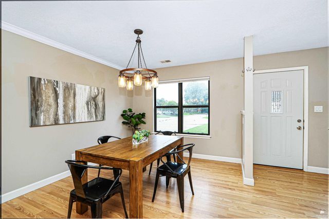 813 Greenfield Cir, Manhattan, KS 66502
