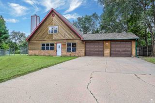 813 Greenfield Cir, Manhattan, KS 66502