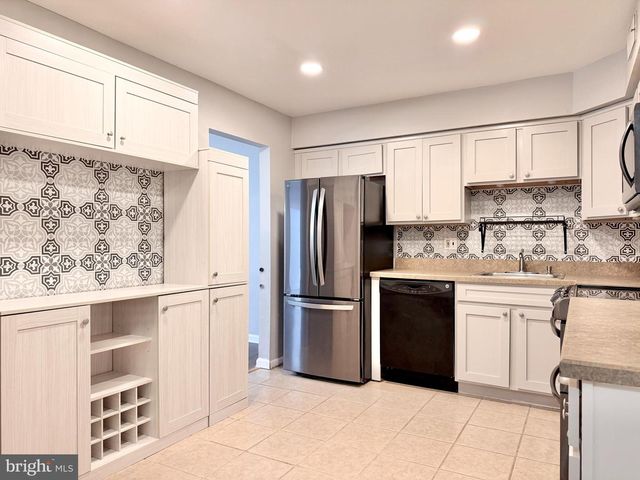 13 GRATZ COURT, Cherry Hill, NJ 08002