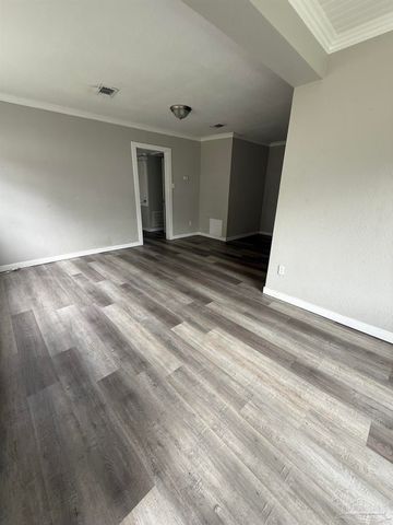 34 Randolph Dr, Pensacola, FL 32506