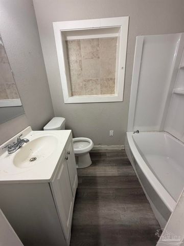 34 Randolph Dr, Pensacola, FL 32506