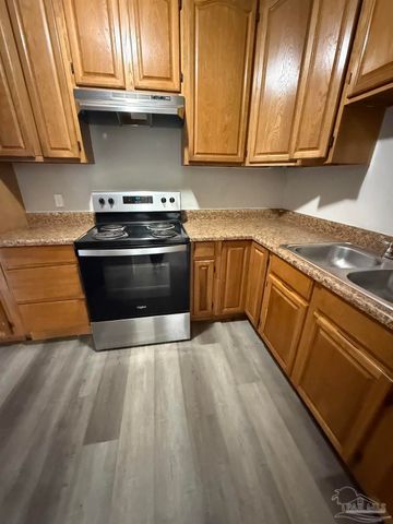 34 Randolph Dr, Pensacola, FL 32506