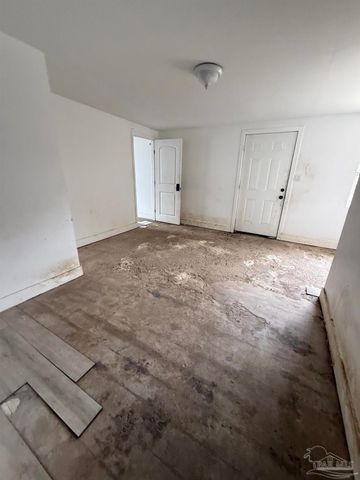 34 Randolph Dr, Pensacola, FL 32506