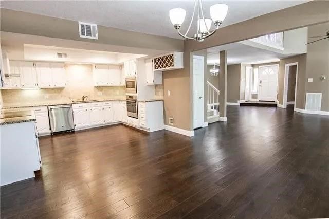 9401 Blue Jay Way, Irving, TX 75063