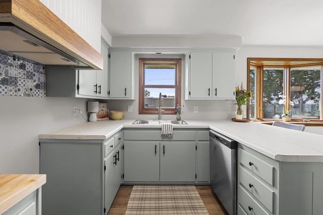 1682 DEBRA LANE, Green Bay, WI 54302