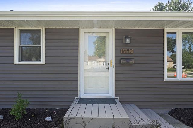 1682 DEBRA LANE, Green Bay, WI 54302