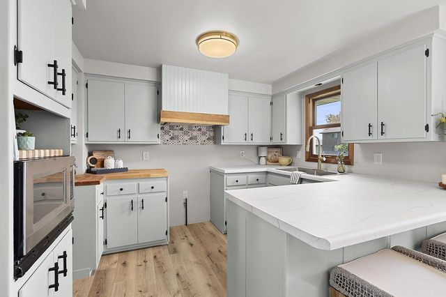 1682 DEBRA LANE, Green Bay, WI 54302