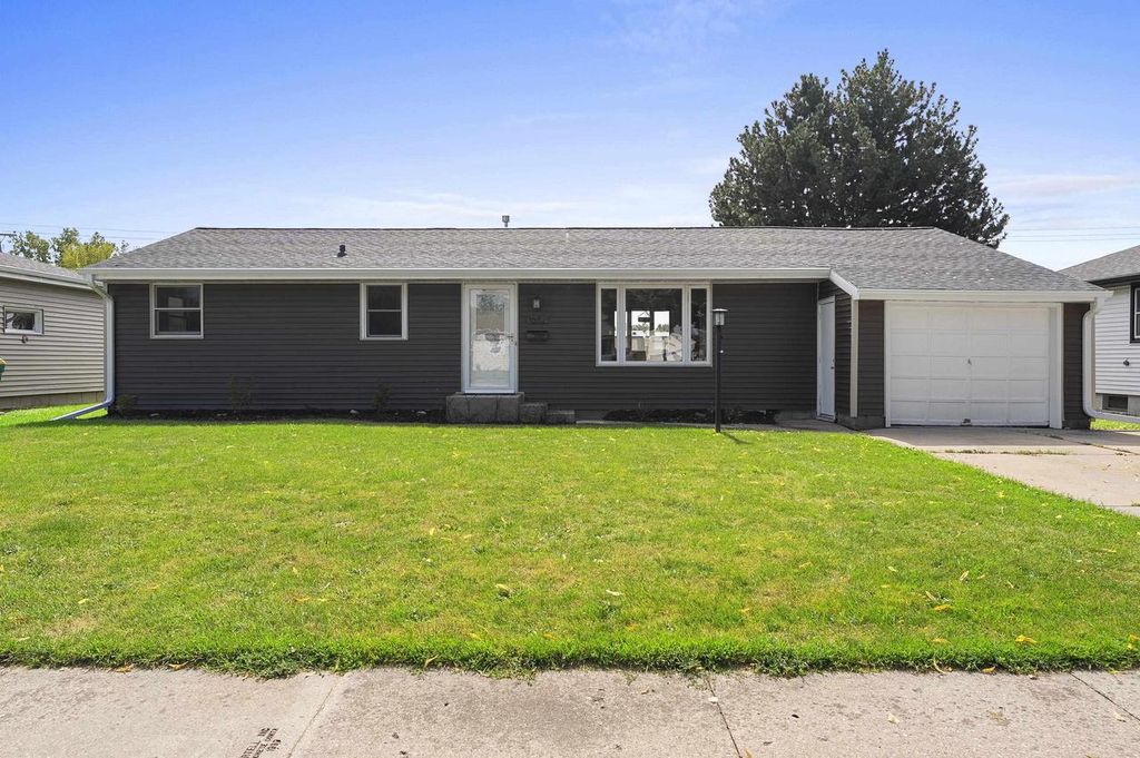 1682 DEBRA LANE, Green Bay, WI 54302