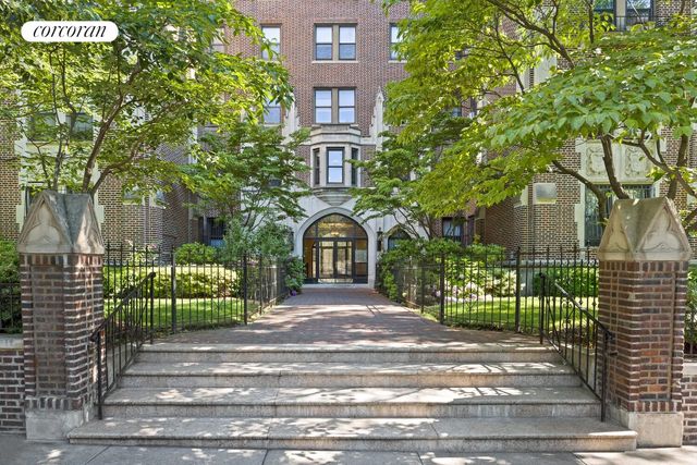 255 EASTERN Parkway B14, New York City, NY 11238